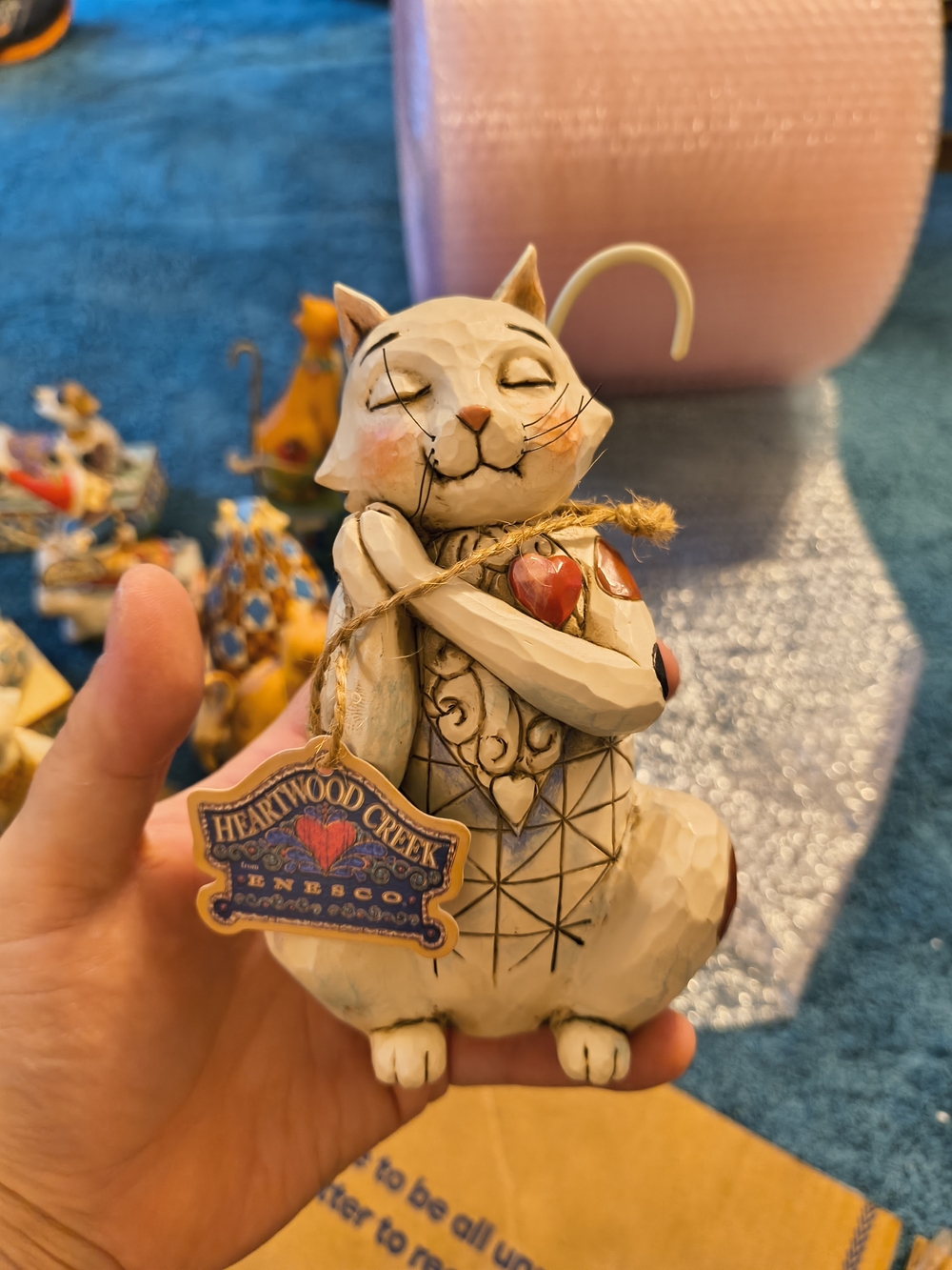 Jim Shore Cream and Blue Cat Figurine "Heart Full of Love"